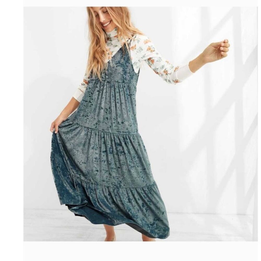 Aerie Women's Crushed Velvet Tiered Dress SZ Medium Sage